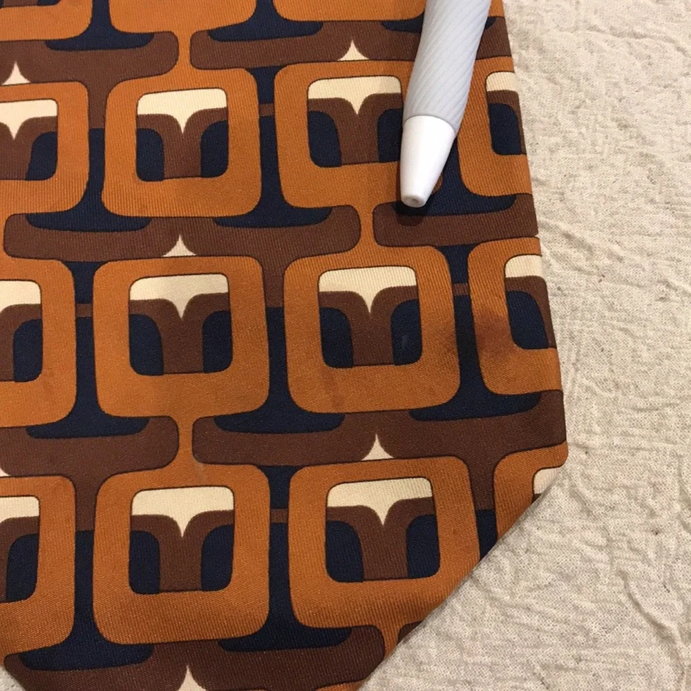 Rare Vintage Gucci Wide Silk Tie in Retro Pattern - Picture 9 of 13